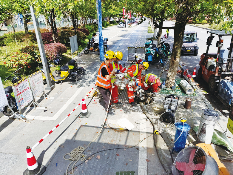  正镶白UV-CIPP紫外光固化修复